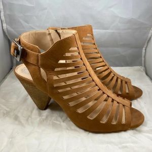 VINCE CAMUTO Women's $129 Brown Leather ELIANA Strappy Heeled Bootie Sz 9.5